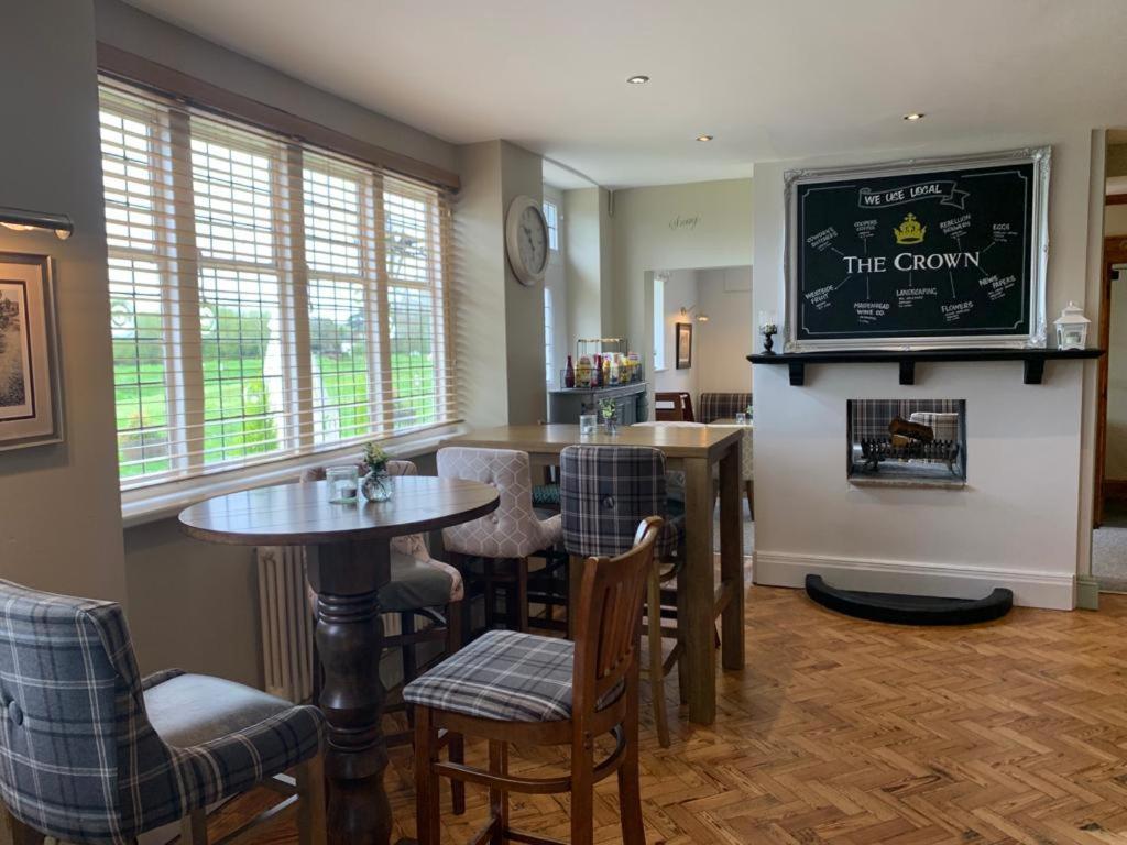 The Crown Of Cookham Hotel Kültér fotó